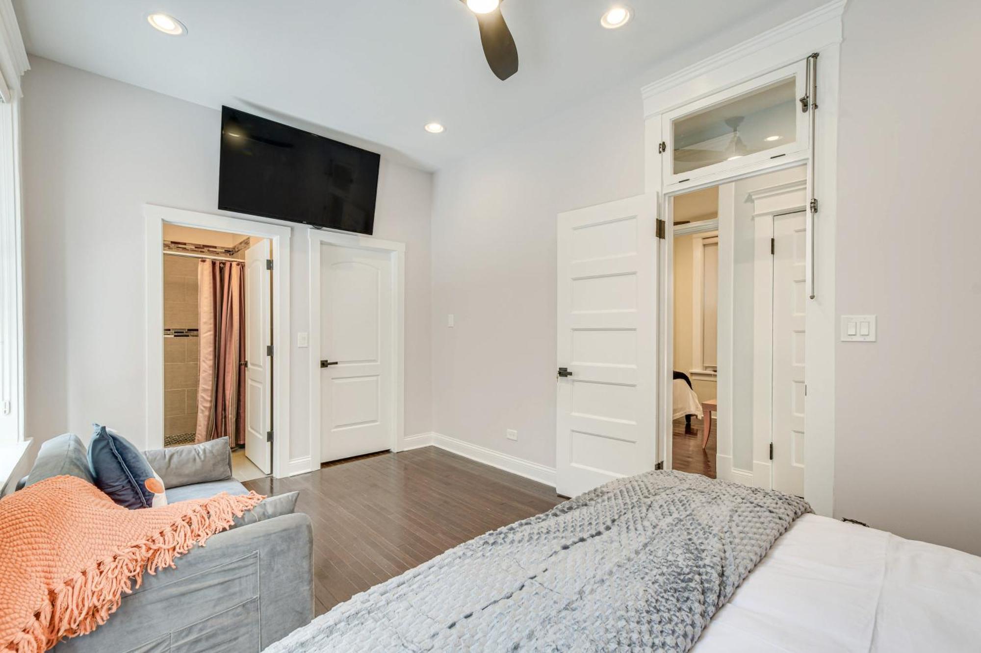 Spacious Condo With Deck About 3 Mi To Downtown Chicago! Eksteriør billede