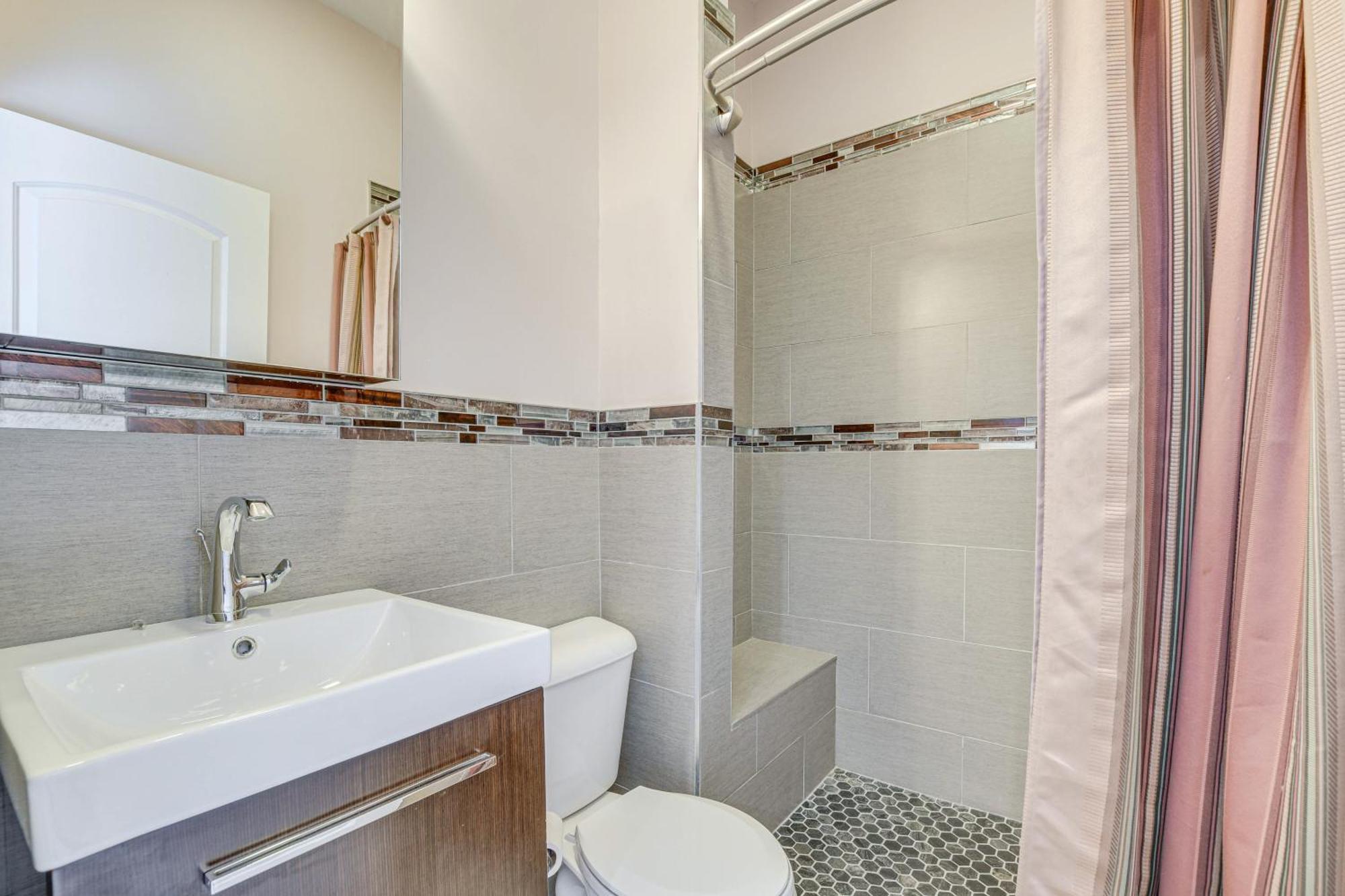 Spacious Condo With Deck About 3 Mi To Downtown Chicago! Eksteriør billede