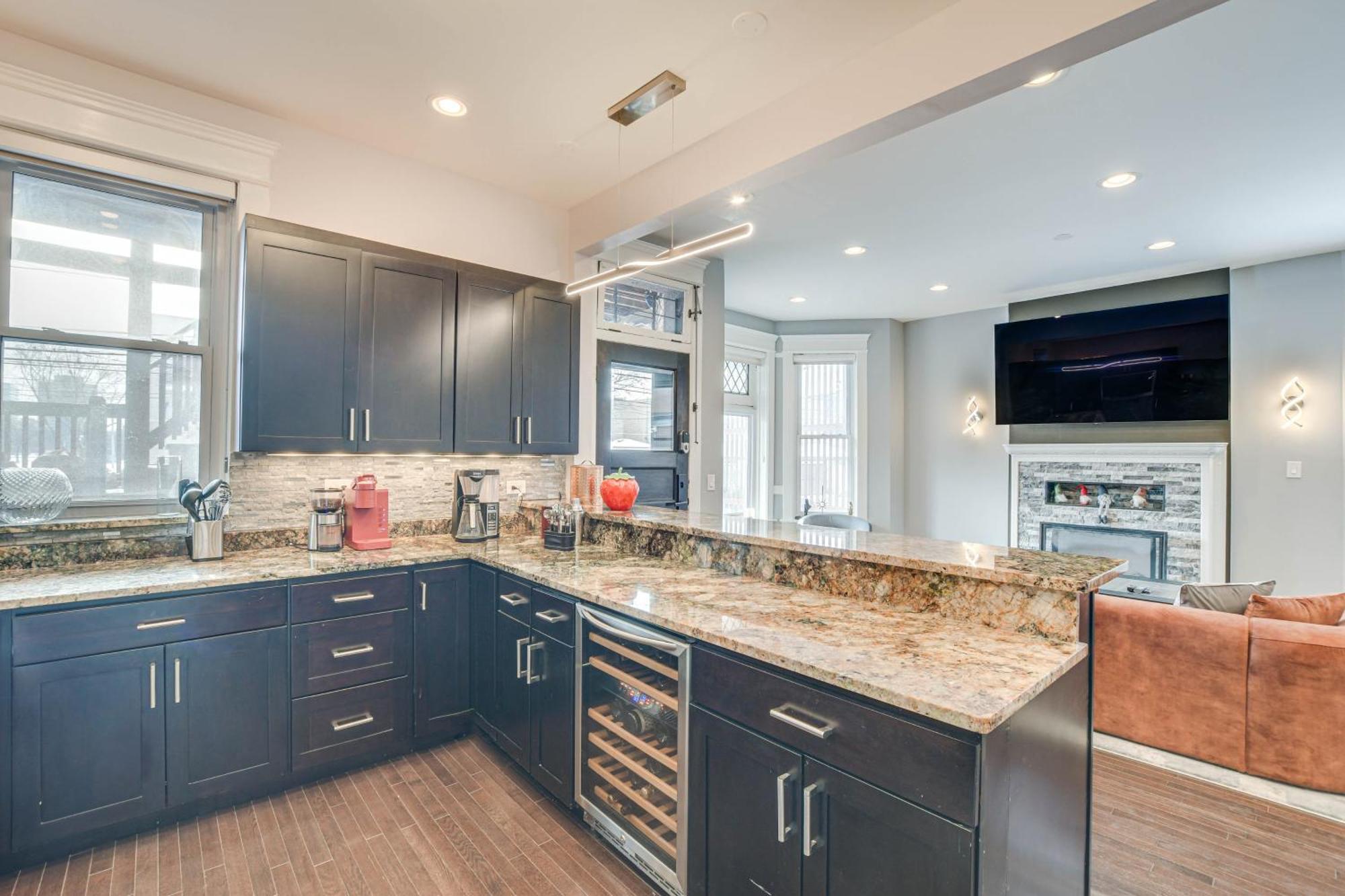 Spacious Condo With Deck About 3 Mi To Downtown Chicago! Eksteriør billede